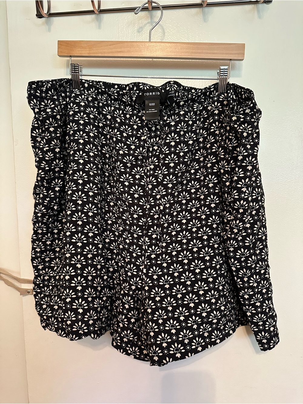 Torrid Black & Ivory Shorts